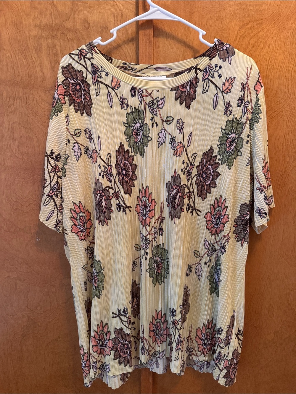 Jaclyn Smith Yellow Floral Short Sleeve Tee
